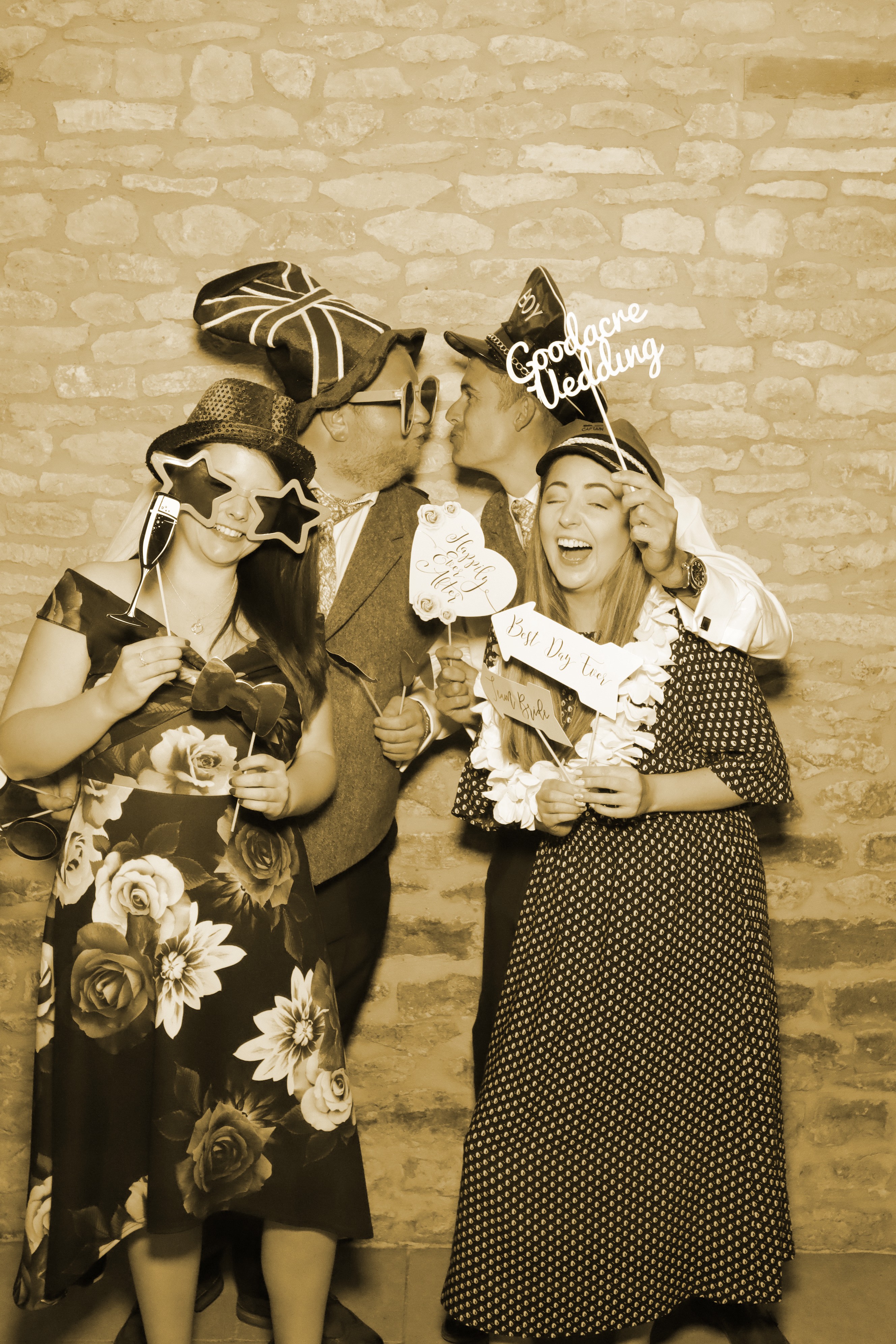 Natalie & Jack’s Wedding | View more photos from the event at gallery.myphotoboothexperience.co.uk/u/MyPhotoBoothExperienceLtd/Natalie-Jack’s-Wedding